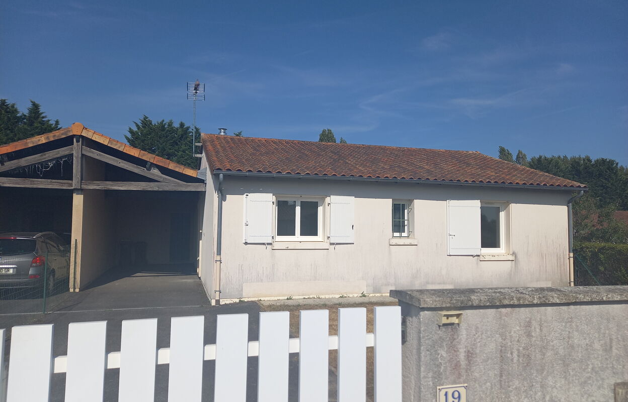 maison 3 pièces 68 m2 à vendre à Fleuré (86340)