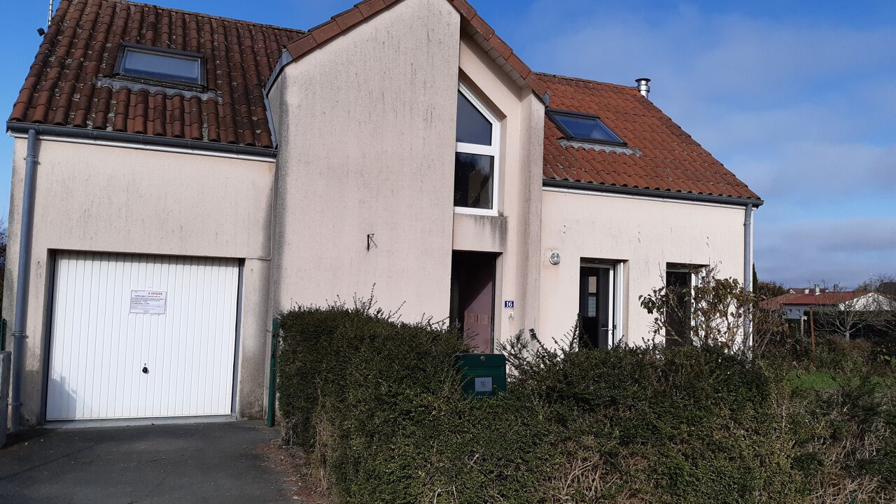 maison 4 pièces 80 m2 à vendre à Lussac-les-Châteaux (86320)