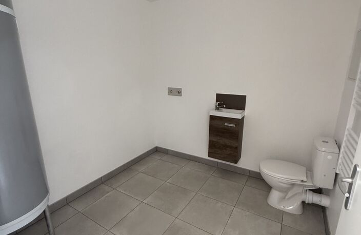 Vente maison 4 pièces 83 m² Saint-Laurent-de-la-Prée (17450) — photo 5