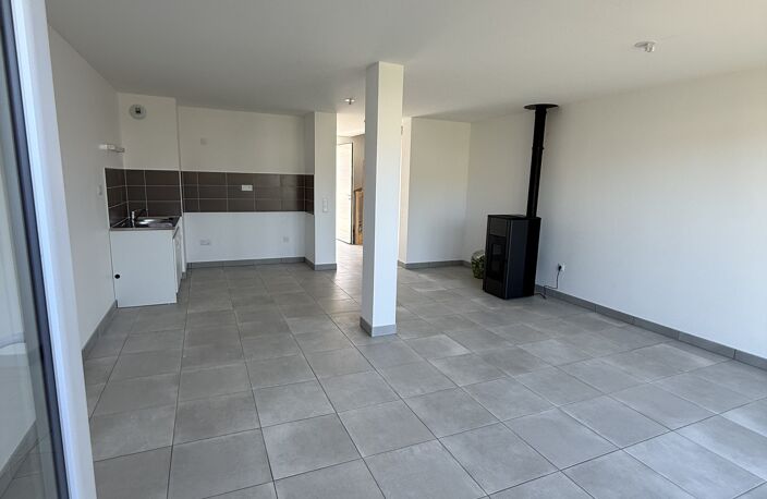 Vente maison 4 pièces 83 m² Saint-Laurent-de-la-Prée (17450) — photo 2