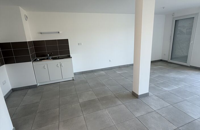 Vente maison 4 pièces 83 m² Saint-Laurent-de-la-Prée (17450) — photo 3