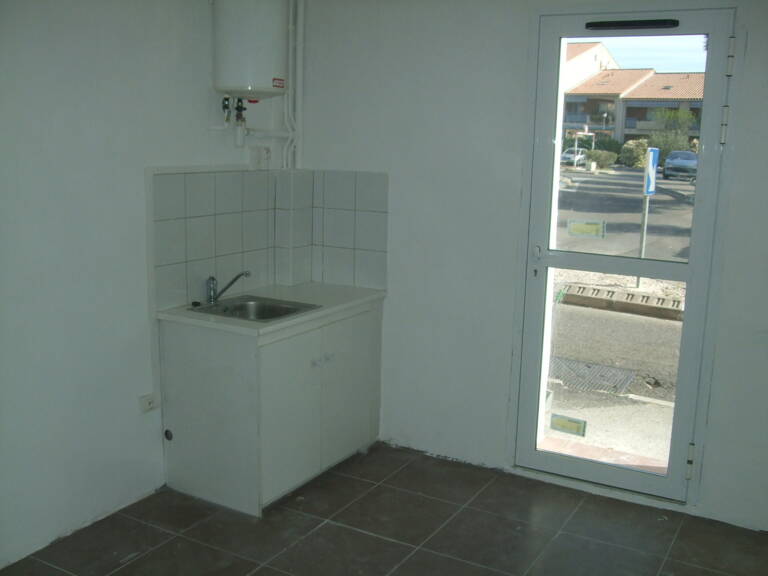 local à louer + WC — photo 1