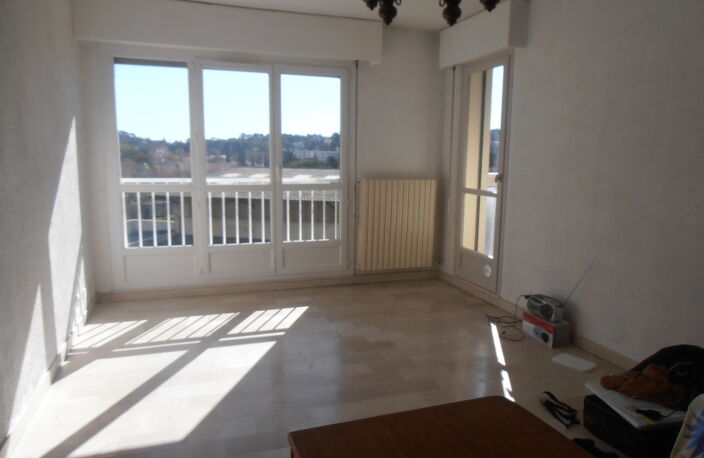 Toulon Pont de Suve: Type 3 avec Terrasse et Garage — photo 3