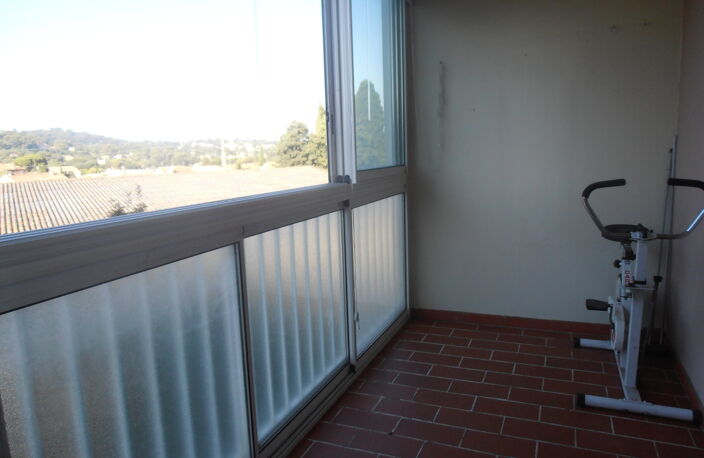 Toulon Pont de Suve: Type 3 avec Terrasse et Garage — photo 4