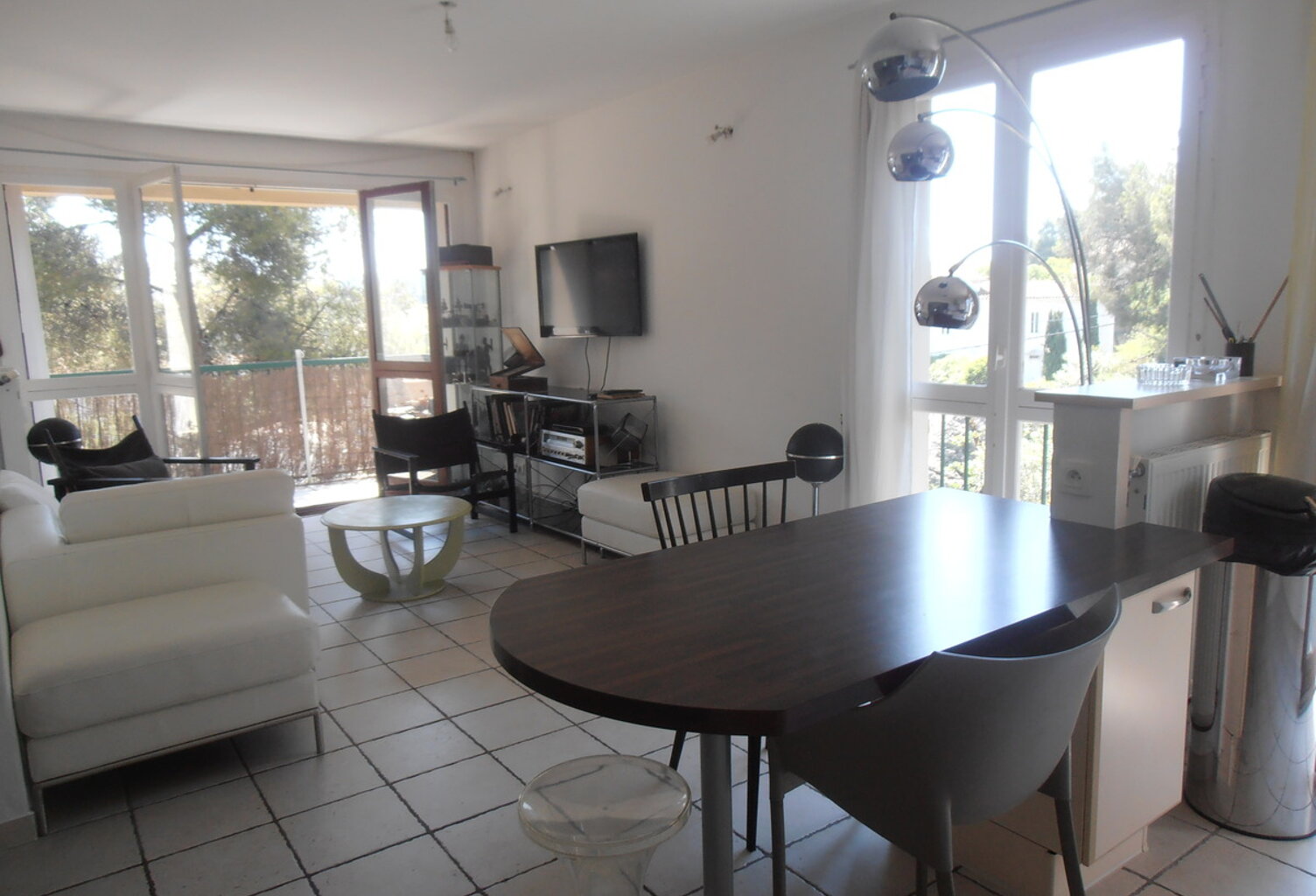 Serinette: T3 avec Terrasse Dernier étage cave et parking privé — photo 1