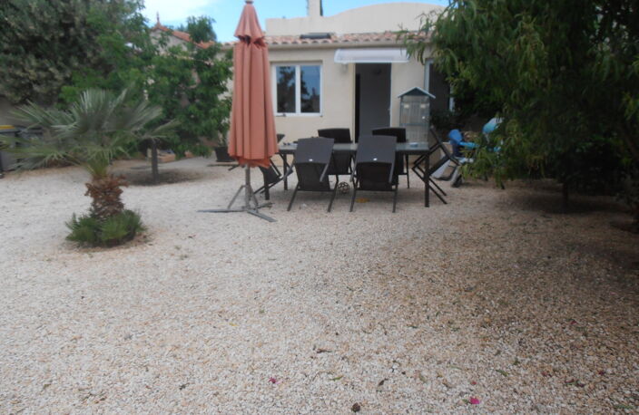 La crau: proche centre ville Maison de plain pied de type 5 avec — photo 2