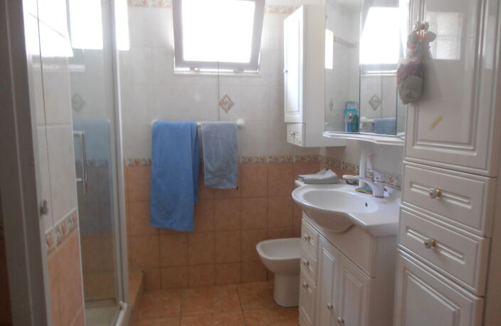 La crau: proche centre ville Maison de plain pied de type 5 avec — photo 3