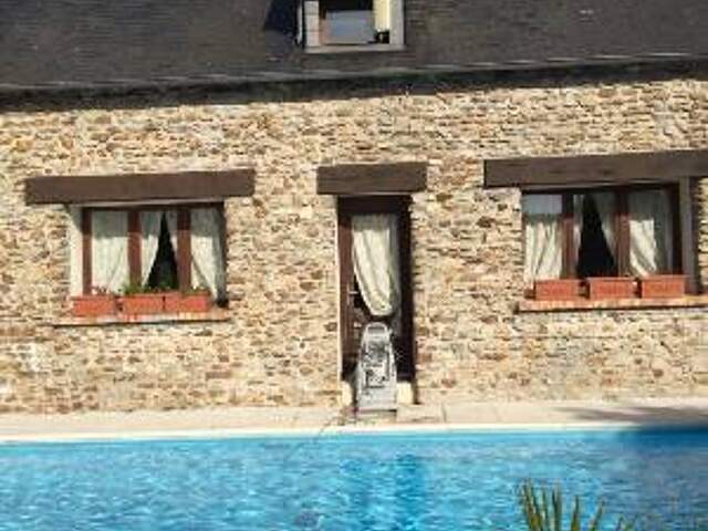 Maison 7 pièces 300 m² à Les Trois-Pierres — photo du bien