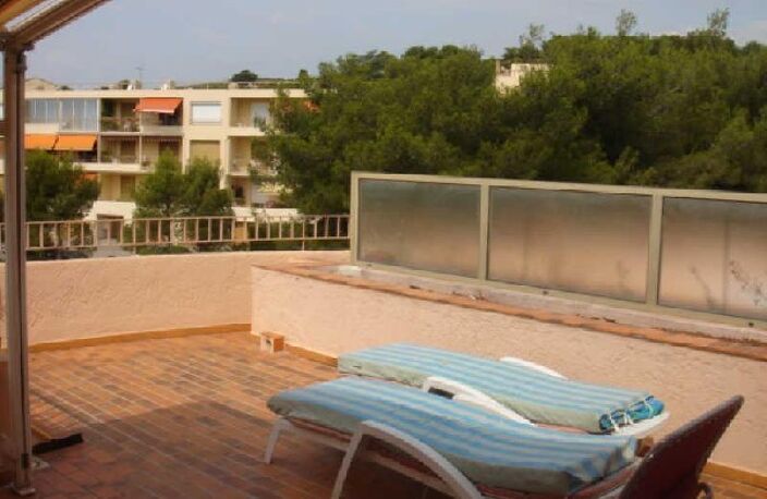 Vente appartement 3 pièces 65 m² Bandol (83150) — photo 2