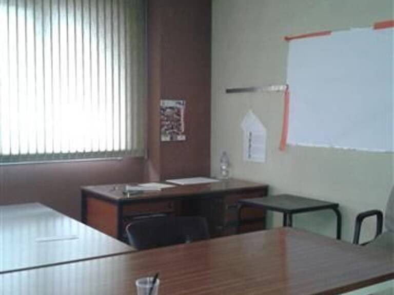 Commerce  1330 m² — photo 1