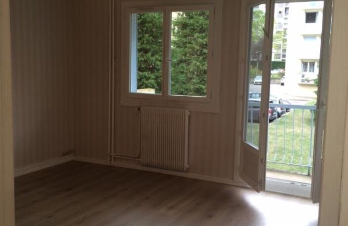 Location appartement 3 pièces 55 m² à Saint-Genis-Laval (69230) — photo 2