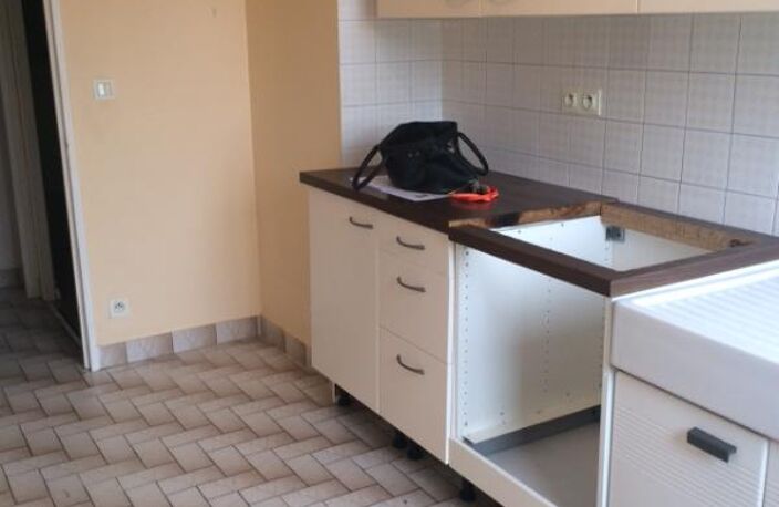 Location appartement 3 pièces 55 m² à Saint-Genis-Laval (69230) — photo 3
