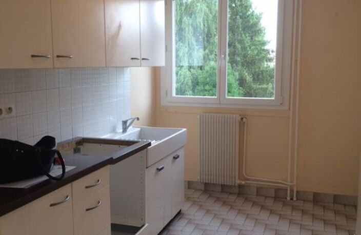 Location appartement 3 pièces 55 m² à Saint-Genis-Laval (69230) — photo 4