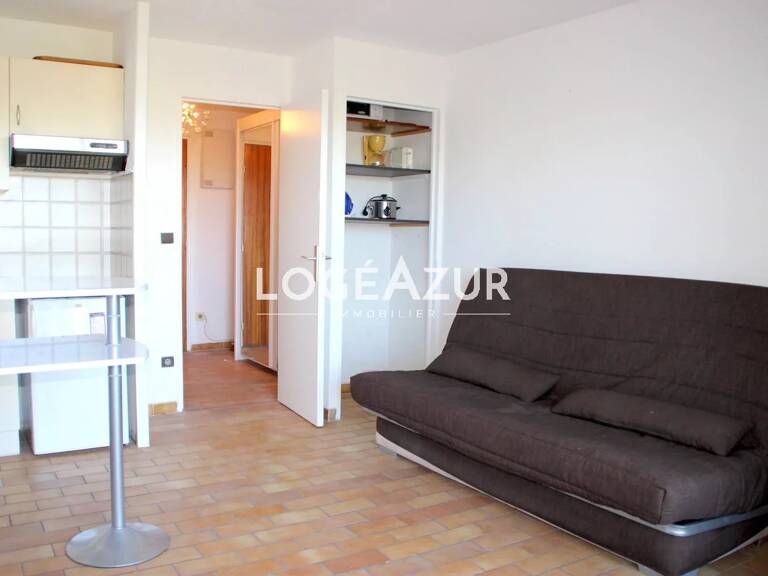 Location studio meublé vue mer Antibes - Moyennes Bréguières — photo 1