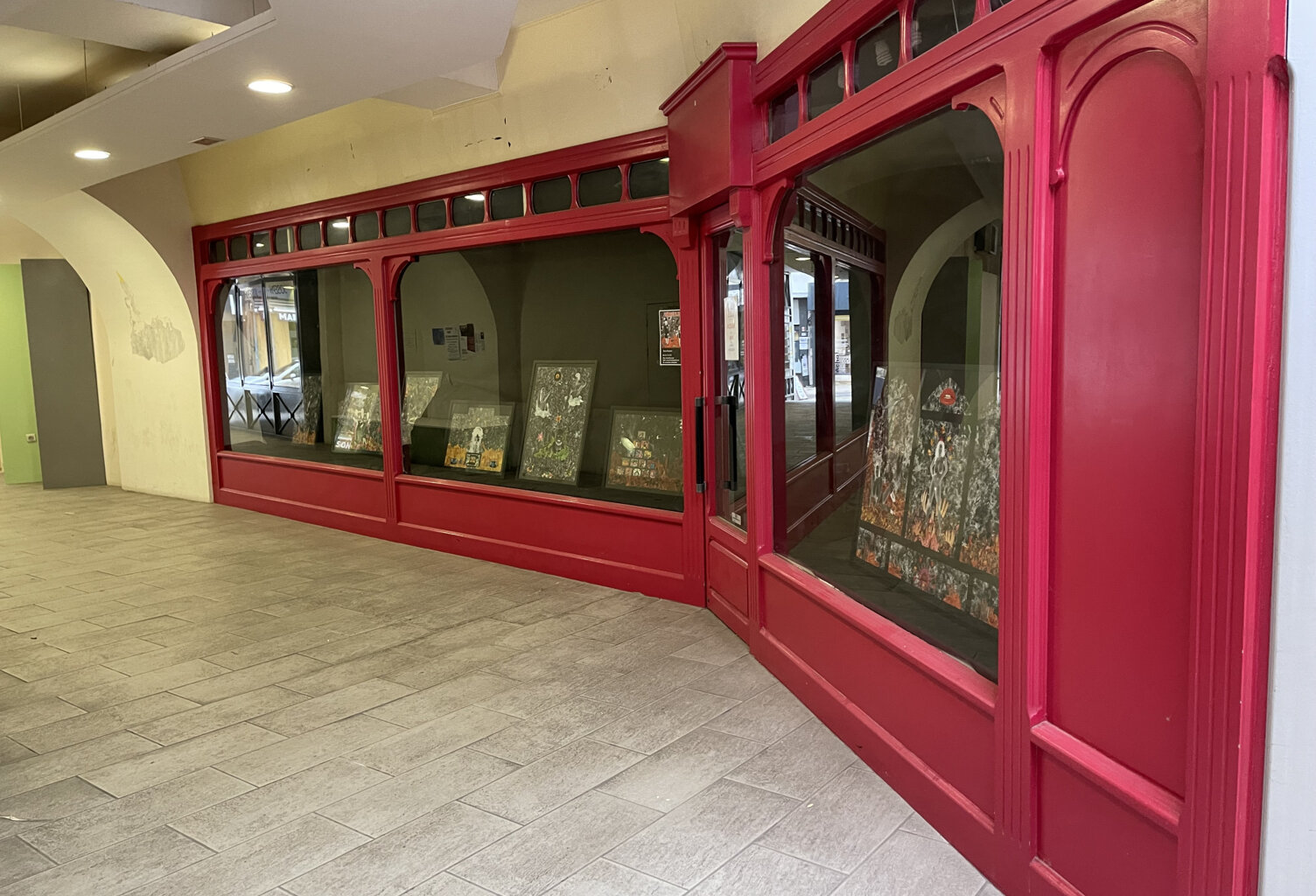 AUBENAS PASSAGE GAMBETTA - Local commercial — photo 1