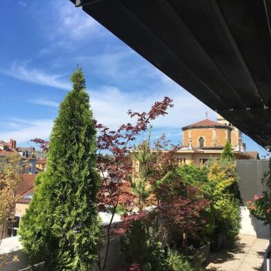 Appartement  593000 €