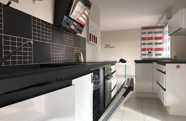 Location appartement 3 pièces 85 m² à Irigny (69540) — photo 3