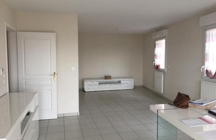 Location appartement 3 pièces 85 m² à Irigny (69540) — photo 4