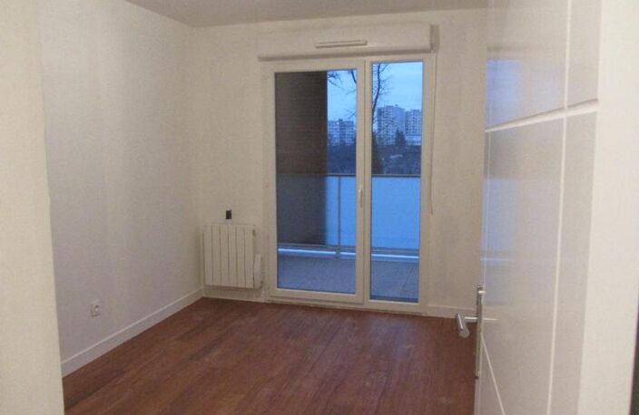 Location appartement 4 pièces 85 m² à Oullins-Pierre-Bénite (69600) — photo 2