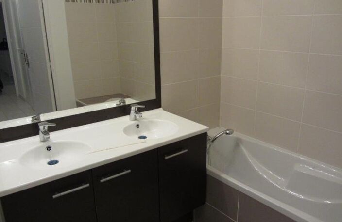 Location appartement 4 pièces 85 m² à Oullins-Pierre-Bénite (69600) — photo 3