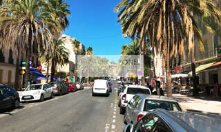 Commerce  65 m² à vendre à Hyères (83400)