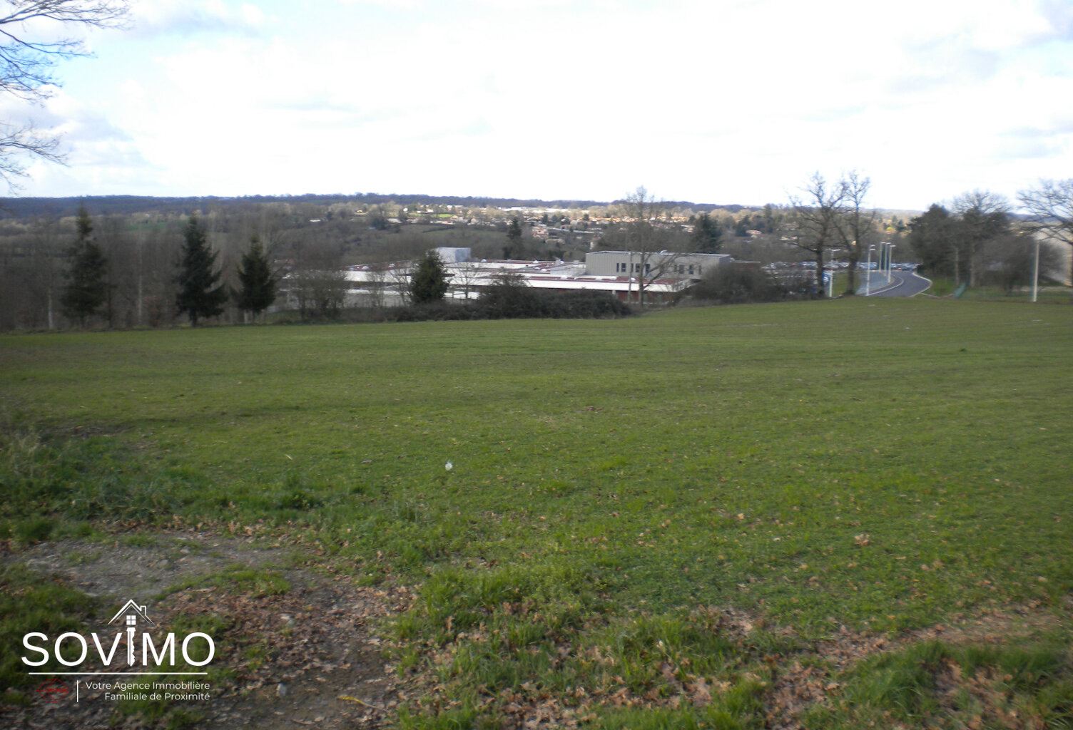 TRES BIEN SITUÉE, PARCELLE DE TERRAIN EN ZONE CONSTRUCTIBLE — photo 1