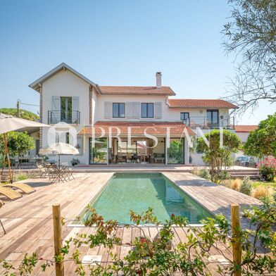 Maison 6 pièces 8700 €