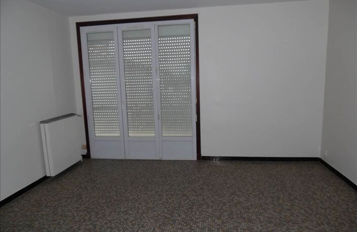 A LOUER - Appartement — photo 2