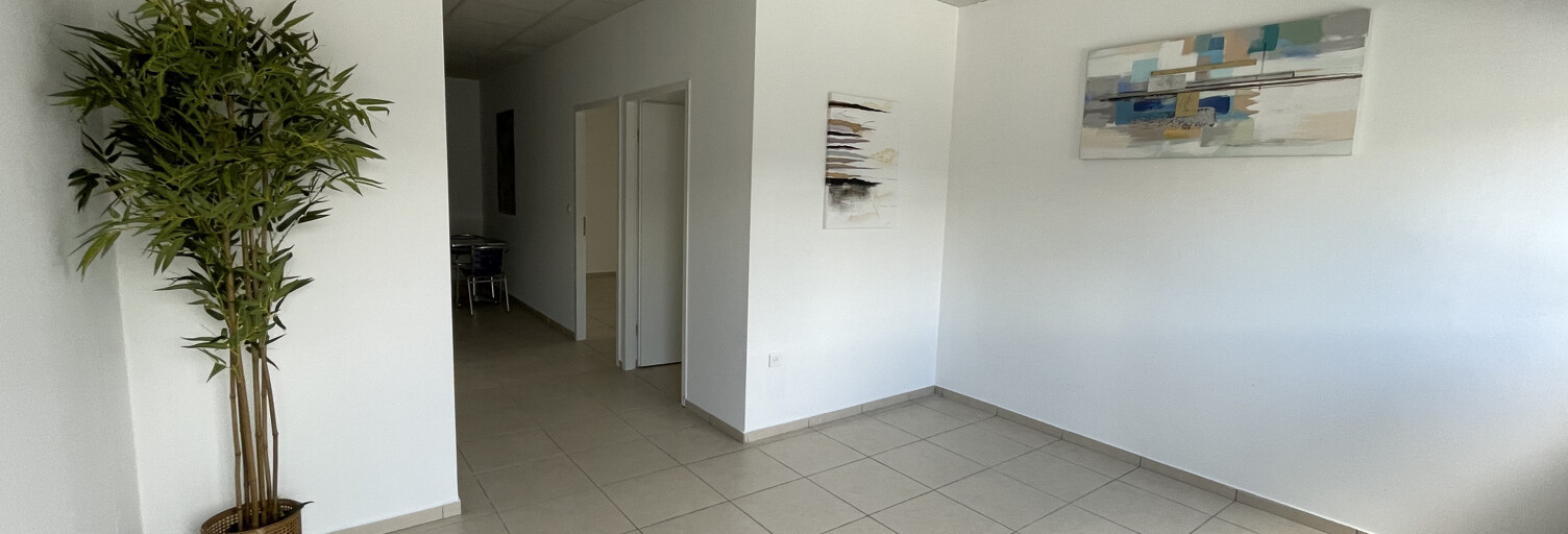 Commerce  57 m² à louer à Baie-Mahault (97122)