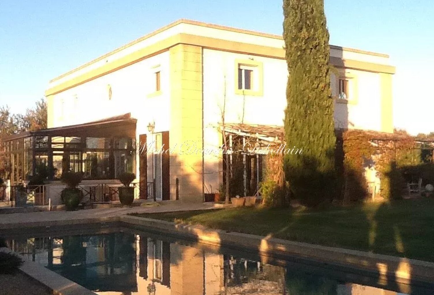 proche Uzes, un superbe chateau de ...2008, — photo 1