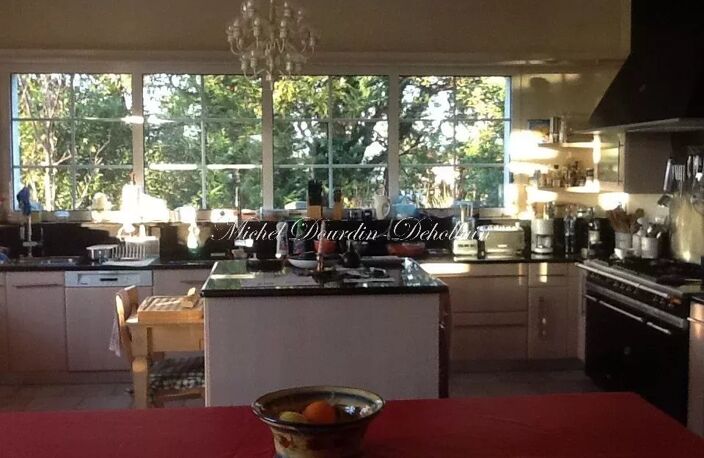 proche Uzes, un superbe chateau de ...2008, — photo 3