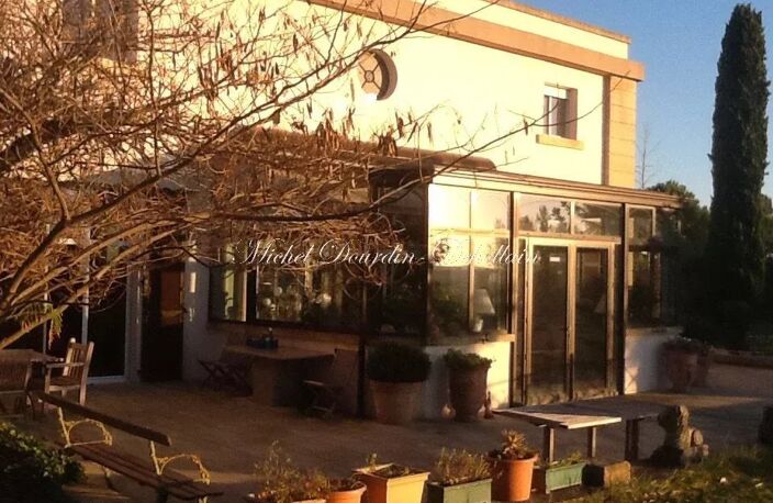 proche Uzes, un superbe chateau de ...2008, — photo 5