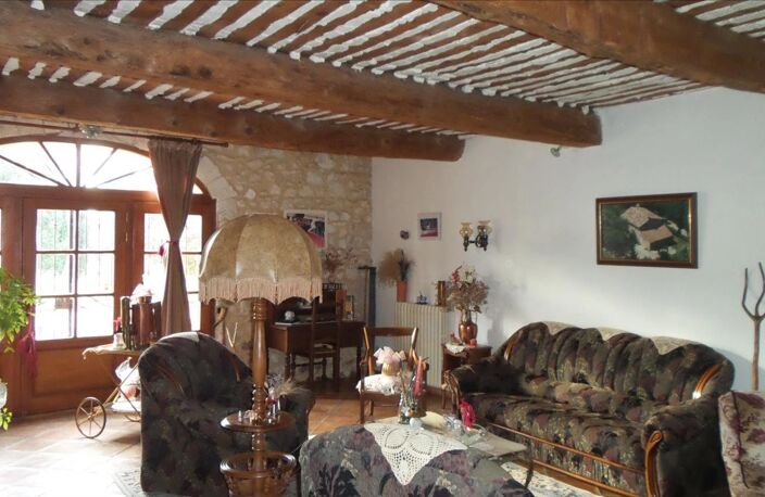 Proche Saint Remy de Provence mas ancien 6 pieces — photo 2