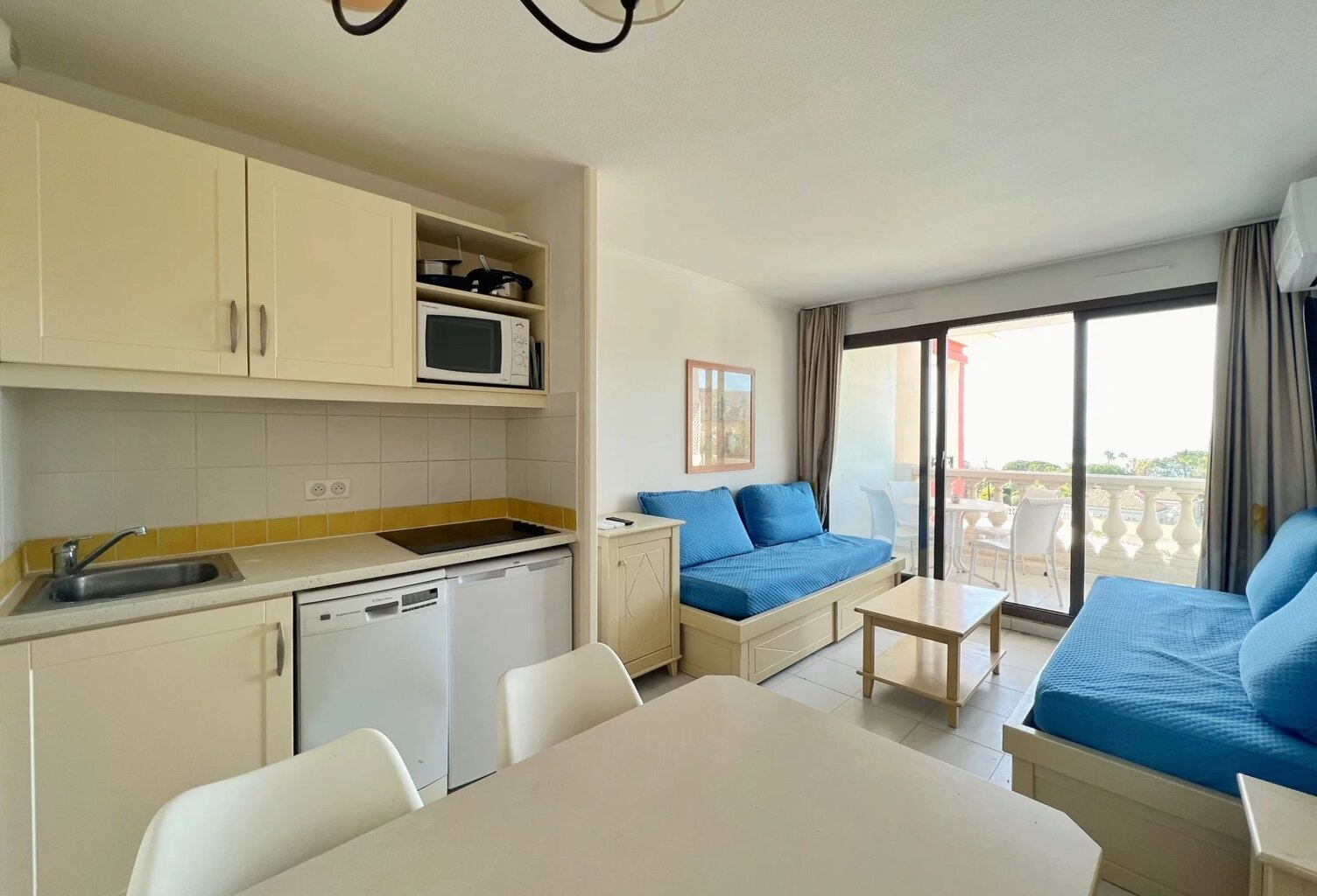 2 PIECES AU DERNIER ETAGE AVEC VUE MER — photo 1