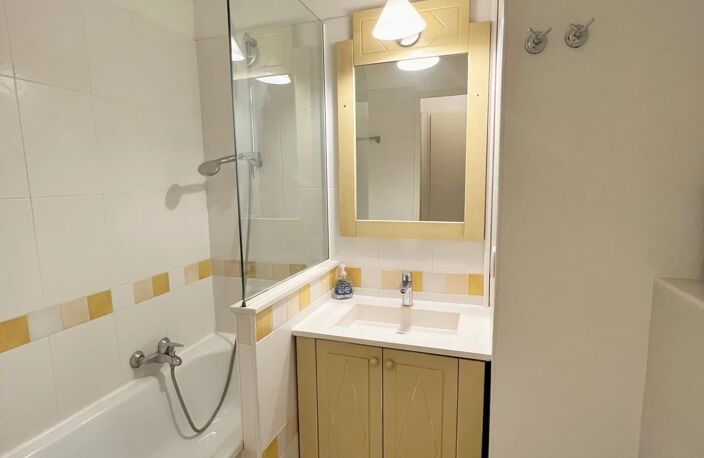 2 PIECES AU DERNIER ETAGE AVEC VUE MER — photo 5