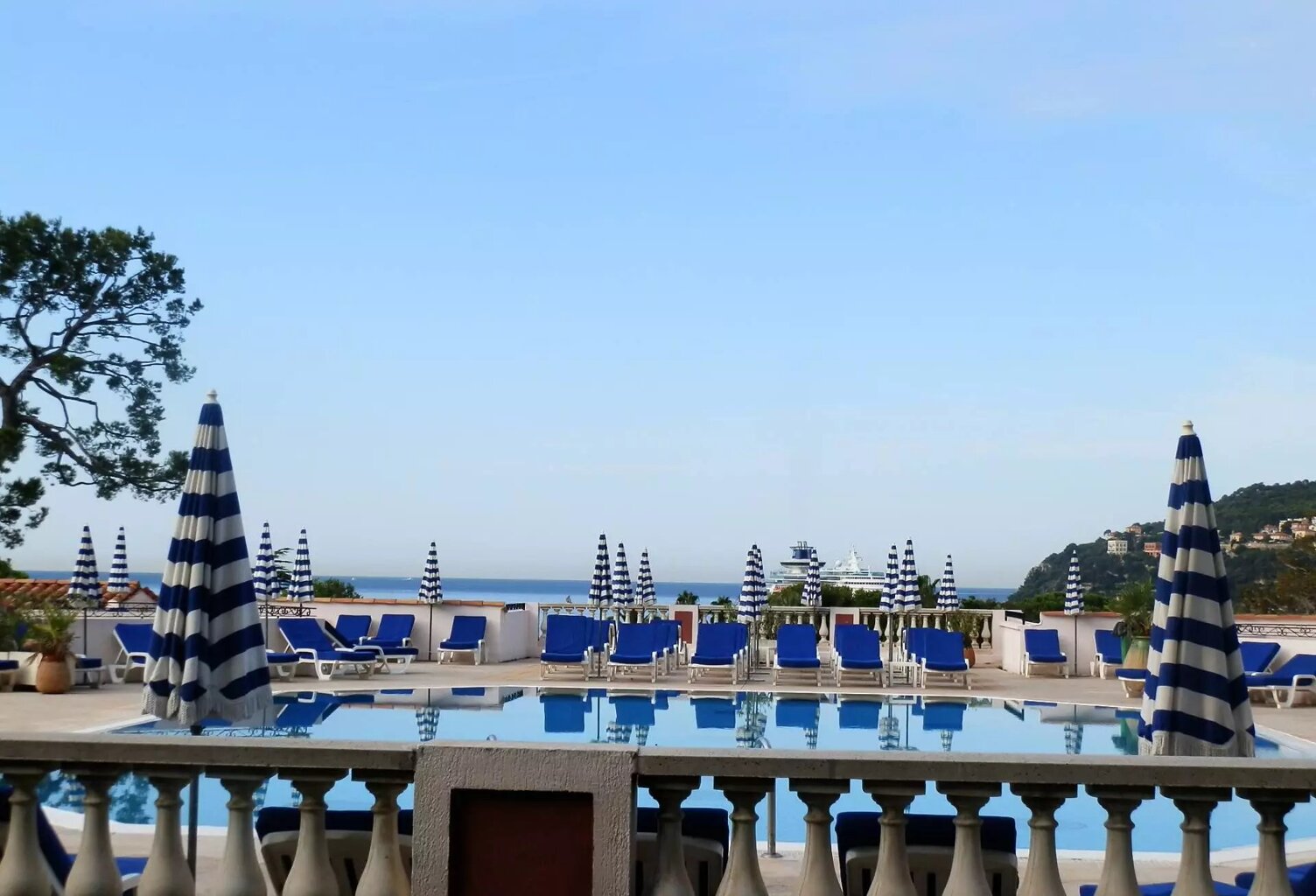 2 PIECES - PISCINE ET JARDIN — photo 1
