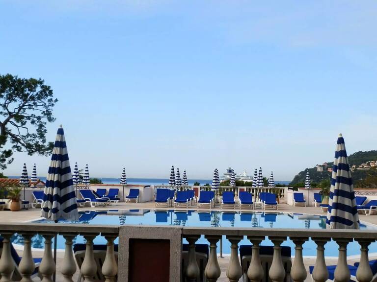 2 PIECES - PISCINE ET JARDIN — photo 1