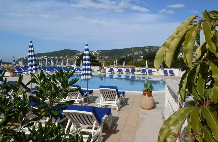 2 PIECES - PISCINE ET JARDIN — photo 2