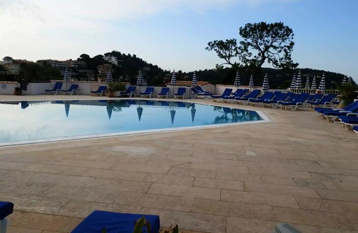 2 PIECES - PISCINE ET JARDIN — photo 3