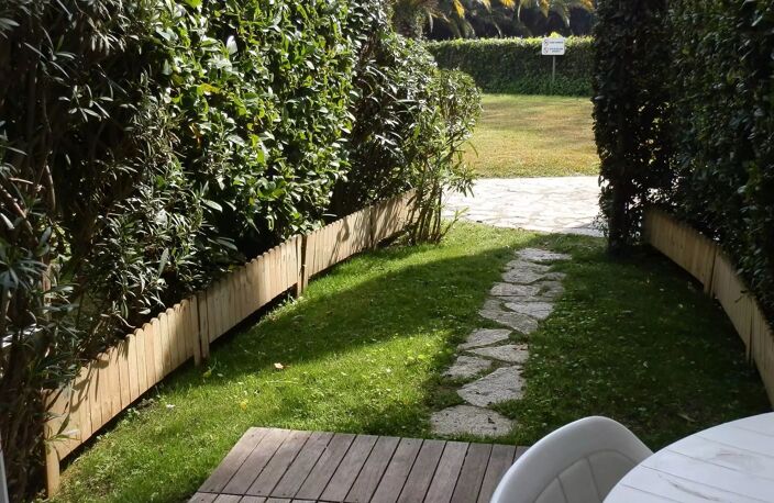 2 PIECES - PISCINE ET JARDIN — photo 5