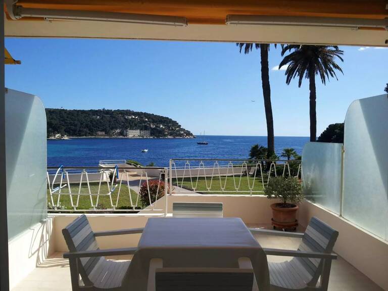 Grand studio bénéficiant d'une magnifique vue mer — photo 1