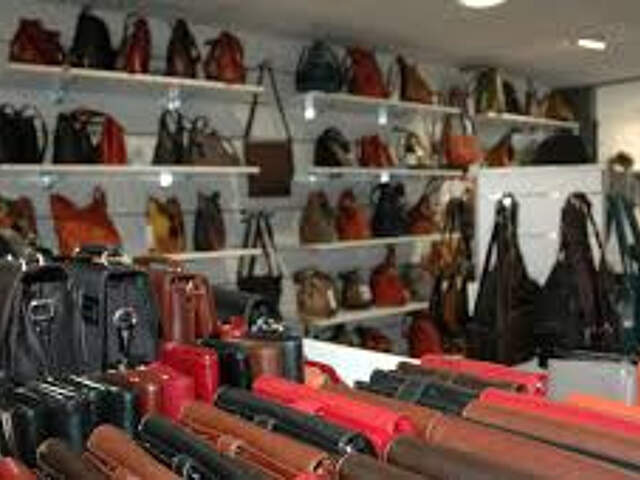 A vendre murs et fonds de commerce Maroquinerie RODEZ — photo du bien