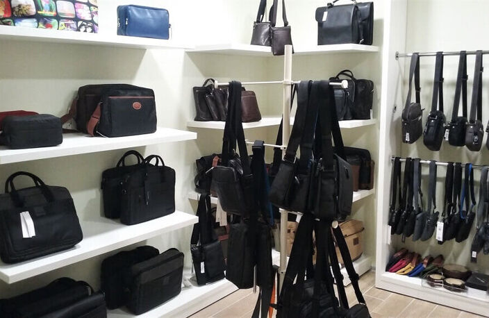 A vendre murs et fonds de commerce Maroquinerie RODEZ — photo 2