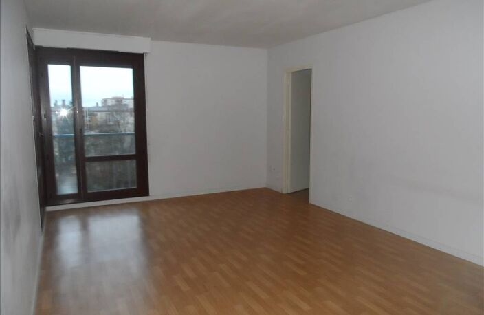 A LOUER - Appartement — photo 2