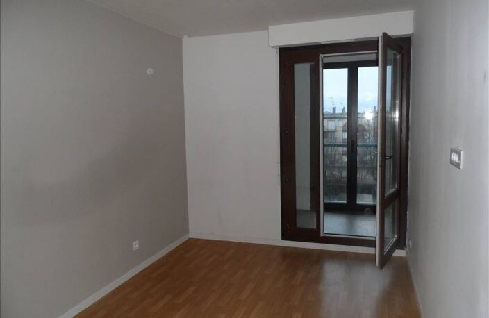 A LOUER - Appartement — photo 3