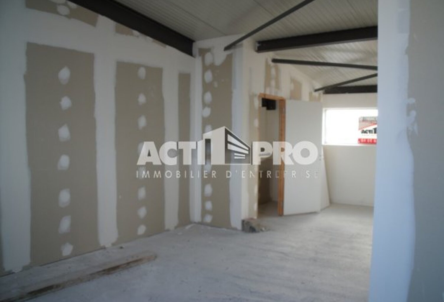 Bureaux à louer — photo 1