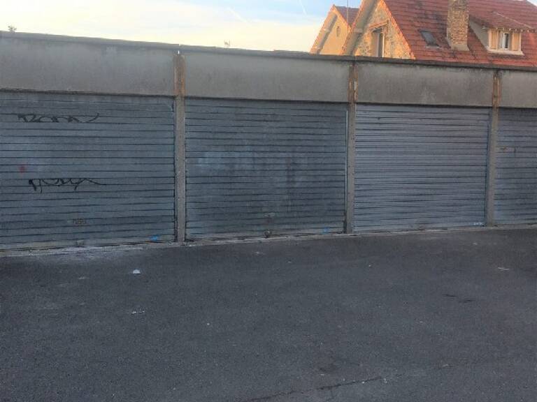 Garage   — photo 1