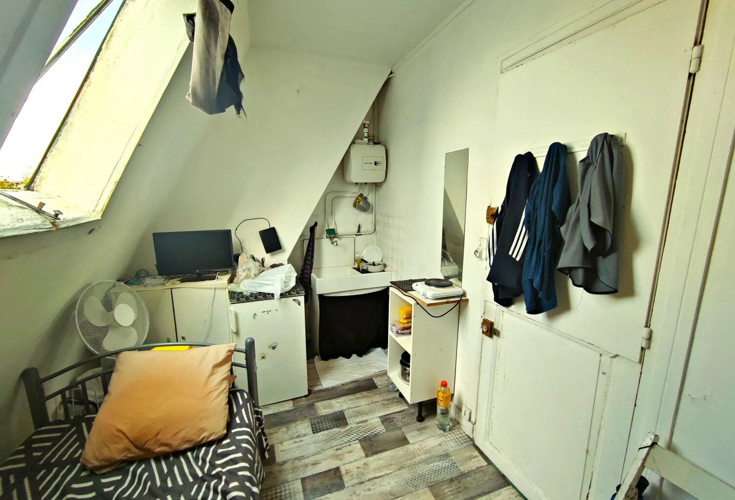 Vente appartement dernier étage Butte Montmartre Paris 18ème — photo 1