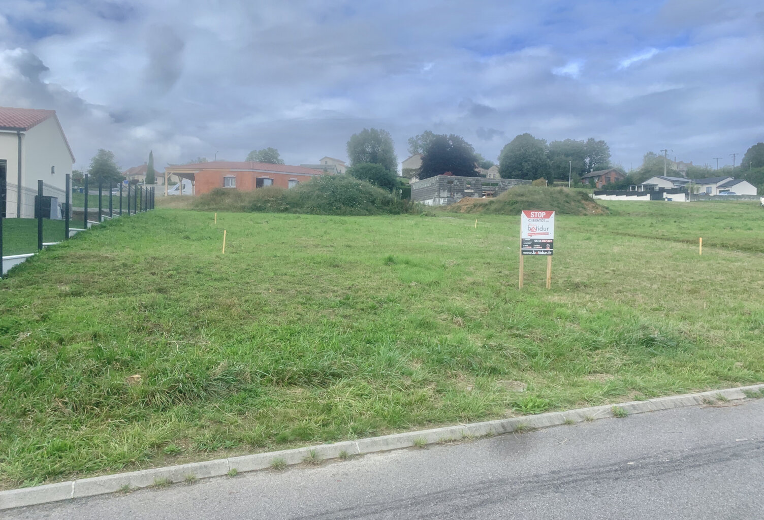 PARCELLES : PROCHE CARREFOUR — photo 1