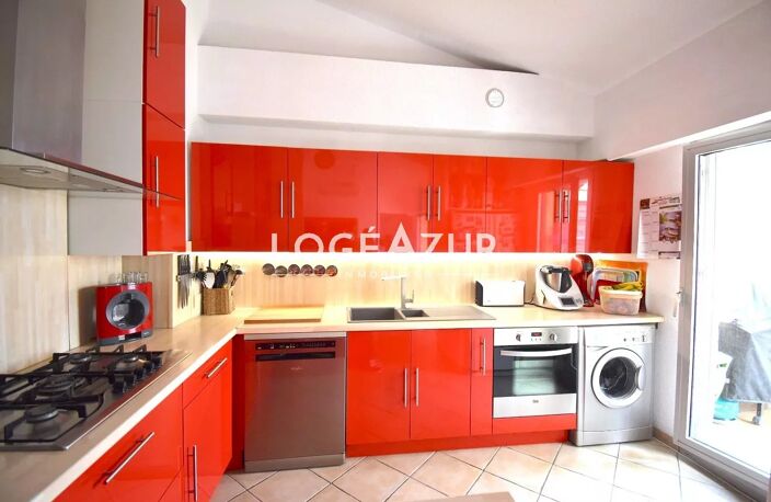 4 PIECES  DERNIER ETAGE +TERRASSE +GARAGE l BIOT — photo 3